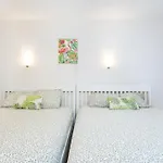 דירה Neptuno Beachfront Retreat With Smart Tvs And Terrace *