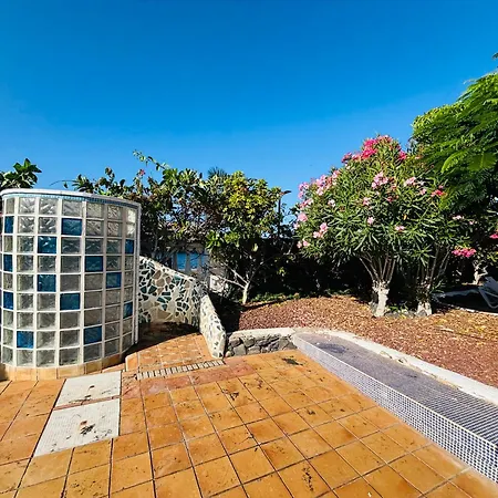 Neptuno Beachfront Retreat With Smart Tvs And Terrace *