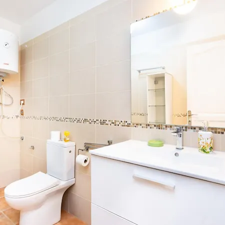 Appartement Neptuno Beachfront Retreat With Smart Tvs And Terrace