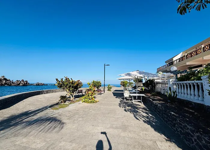 Neptuno Beachfront Retreat With Smart Tvs And Terrace * Puerto de Santiago (Tenerife)