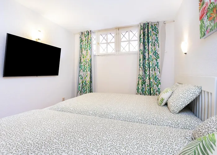 Appartement Neptuno Beachfront Retreat With Smart Tvs And Terrace *