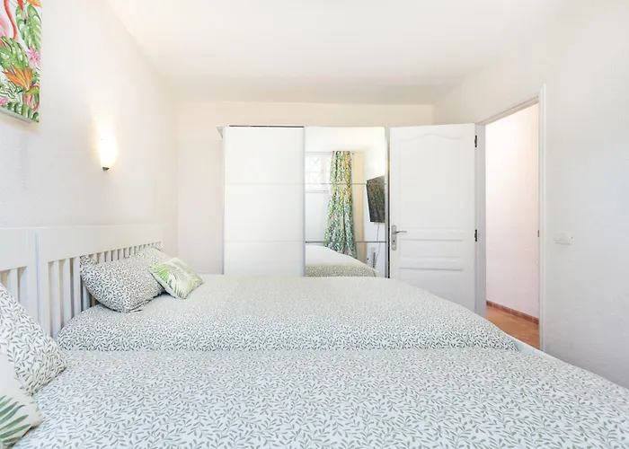 Appartement Neptuno Beachfront Retreat With Smart Tvs And Terrace *