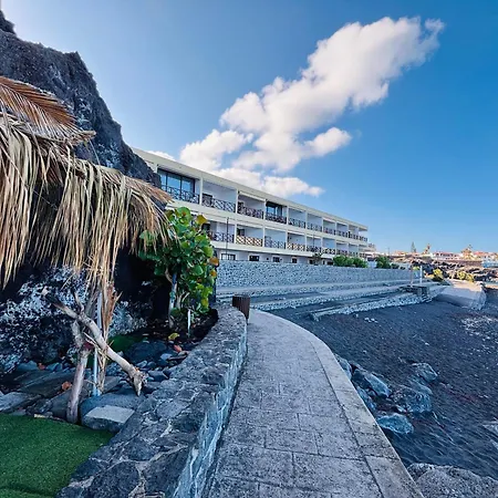 Neptuno Beachfront Retreat With Smart Tvs And Terrace