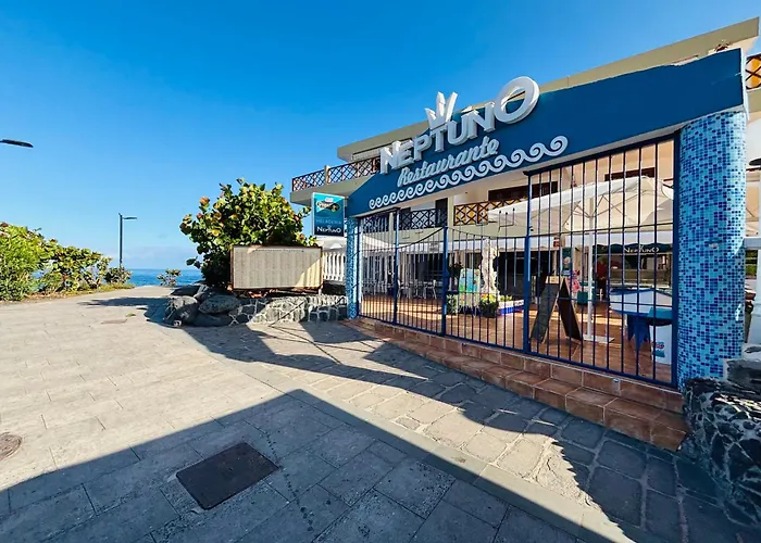 דירה Neptuno Beachfront Retreat With Smart Tvs And Terrace *