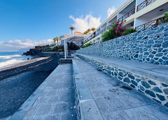 Neptuno Beachfront Retreat With Smart Tvs And Terrace דירה