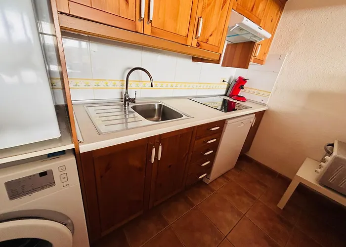 Neptuno Beachfront Retreat With Smart Tvs And Terrace דירה