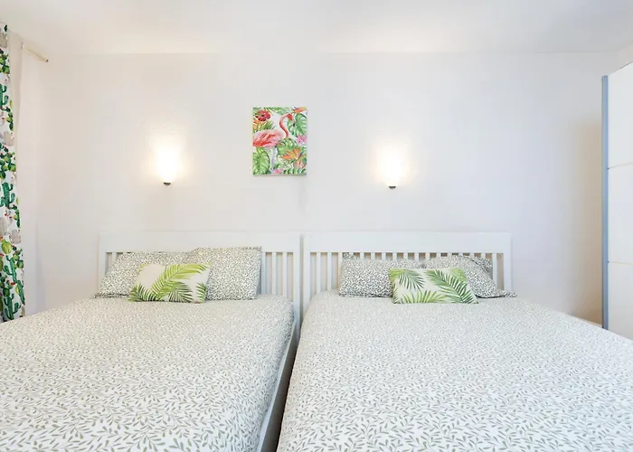 דירה Neptuno Beachfront Retreat With Smart Tvs And Terrace *