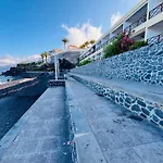 Neptuno Beachfront Retreat With Smart Tvs And Terrace Appartement