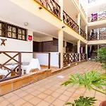 Appartement Neptuno Beachfront Retreat With Smart Tvs And Terrace
