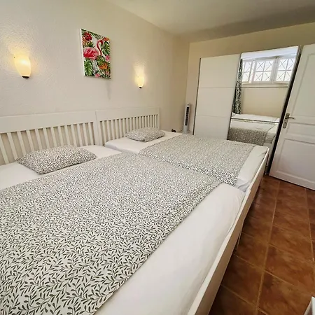 Neptuno Beachfront Retreat With Smart Tvs And Terrace 圣地亚哥港