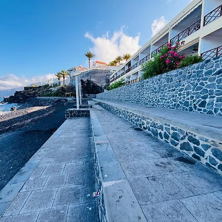 Neptuno Beachfront Retreat With Smart Tvs And Terrace 公寓