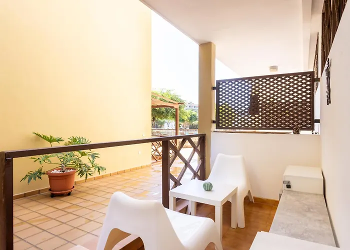 Neptuno Beachfront Retreat With Smart Tvs And Terrace アパート